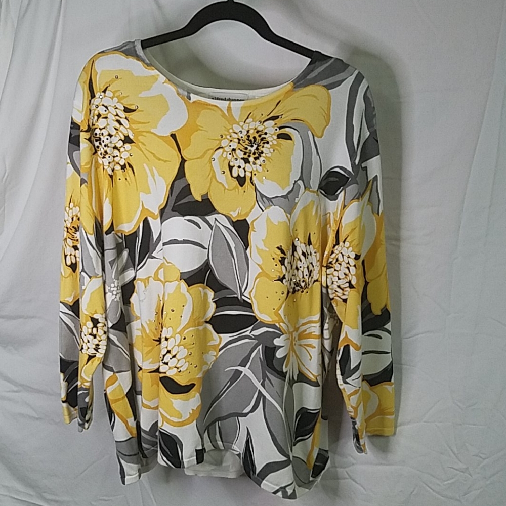 Alfred Dunner yellow long sleeved sweater